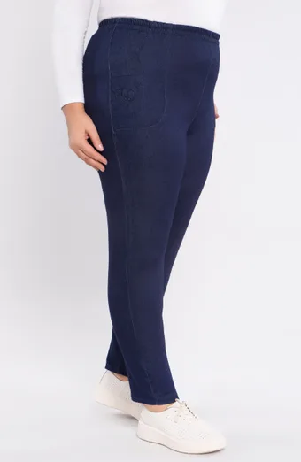 Ciemnoniebieskie jeansy